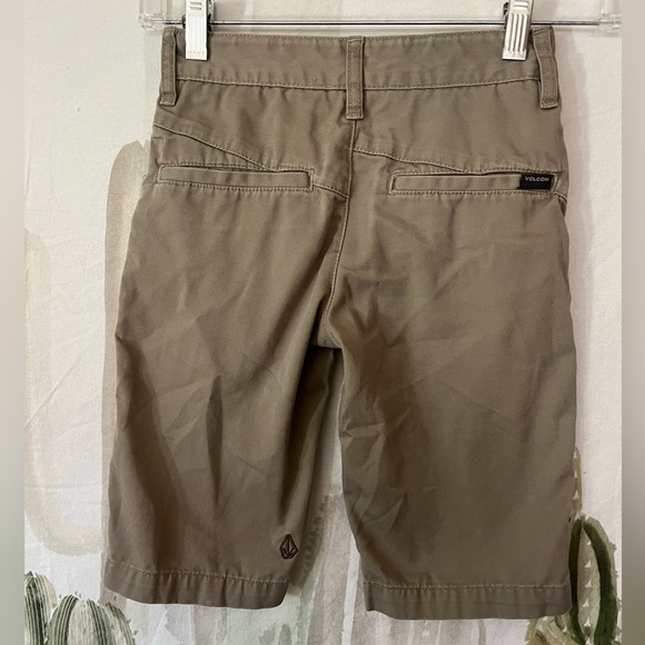 Boys Volcom Khaki Shorts 🌵22/8y - Picture 3 of 5